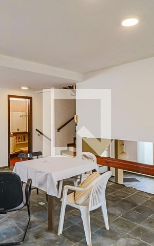 Casa de condomínio à venda com 560m², 4 quartos e 4 vagas Casa de condomínio à venda com 560m², 4 quartos e 4 vagasSala de jantar