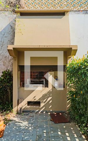 Casa de condomínio à venda com 560m², 4 quartos e 4 vagas Casa de condomínio à venda com 560m², 4 quartos e 4 vagasChurrasqueira