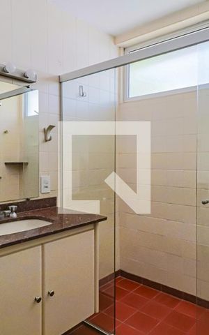 Casa de condomínio à venda com 560m², 4 quartos e 4 vagas Casa de condomínio à venda com 560m², 4 quartos e 4 vagasBanheiro social