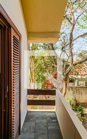 Casa de condomínio à venda com 560m², 4 quartos e 4 vagas Casa de condomínio à venda com 560m², 4 quartos e 4 vagasSuite - Varanda