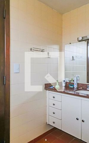 Casa de condomínio à venda com 560m², 4 quartos e 4 vagas Casa de condomínio à venda com 560m², 4 quartos e 4 vagasSuite - Banheiro