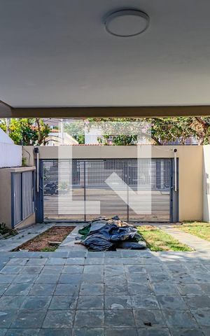 Casa de condomínio à venda com 560m², 4 quartos e 4 vagas Casa de condomínio à venda com 560m², 4 quartos e 4 vagasGaragem