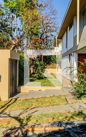 Casa de condomínio à venda com 560m², 4 quartos e 4 vagas Casa de condomínio à venda com 560m², 4 quartos e 4 vagasGaragem