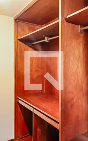 Casa de condomínio à venda com 560m², 4 quartos e 4 vagas Casa de condomínio à venda com 560m², 4 quartos e 4 vagasSuite - Closet
