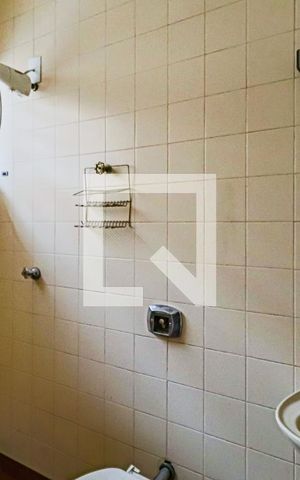 Casa de condomínio à venda com 560m², 4 quartos e 4 vagas Casa de condomínio à venda com 560m², 4 quartos e 4 vagasEdícula - Banheiro