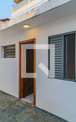 Casa de condomínio à venda com 560m², 4 quartos e 4 vagas Casa de condomínio à venda com 560m², 4 quartos e 4 vagasEdícula