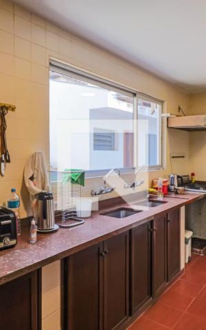 Casa de condomínio à venda com 560m², 4 quartos e 4 vagas Casa de condomínio à venda com 560m², 4 quartos e 4 vagasCozinha