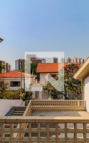 Casa de condomínio à venda com 560m², 4 quartos e 4 vagas Casa de condomínio à venda com 560m², 4 quartos e 4 vagasQuarto 03 - Varanda