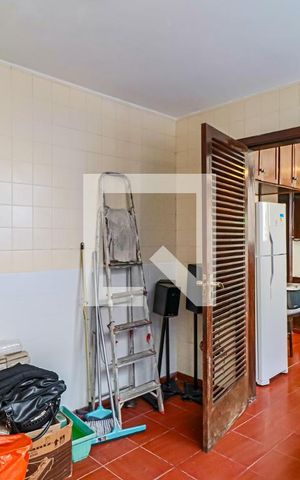 Casa de condomínio à venda com 560m², 4 quartos e 4 vagas Casa de condomínio à venda com 560m², 4 quartos e 4 vagasLavanderia
