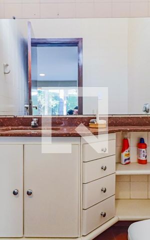Casa de condomínio à venda com 560m², 4 quartos e 4 vagas Casa de condomínio à venda com 560m², 4 quartos e 4 vagasLavabo