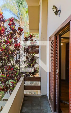Casa de condomínio à venda com 560m², 4 quartos e 4 vagas Casa de condomínio à venda com 560m², 4 quartos e 4 vagasSuite - Varanda
