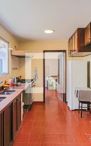 Casa de condomínio à venda com 560m², 4 quartos e 4 vagas Casa de condomínio à venda com 560m², 4 quartos e 4 vagasCozinha