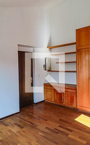 Casa de condomínio à venda com 560m², 4 quartos e 4 vagas Casa de condomínio à venda com 560m², 4 quartos e 4 vagasQuarto 01