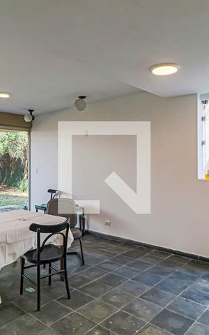 Casa de condomínio à venda com 560m², 4 quartos e 4 vagas Casa de condomínio à venda com 560m², 4 quartos e 4 vagasSala de jantar