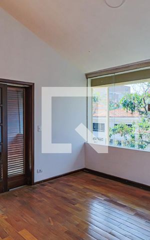 Casa de condomínio à venda com 560m², 4 quartos e 4 vagas Casa de condomínio à venda com 560m², 4 quartos e 4 vagasQuarto 01