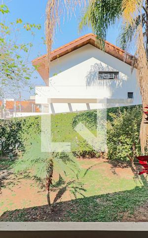 Casa de condomínio à venda com 560m², 4 quartos e 4 vagas Casa de condomínio à venda com 560m², 4 quartos e 4 vagasSuite - Varanda
