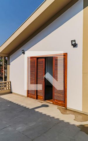 Casa de condomínio à venda com 560m², 4 quartos e 4 vagas Casa de condomínio à venda com 560m², 4 quartos e 4 vagasQuarto 01 - Varanda