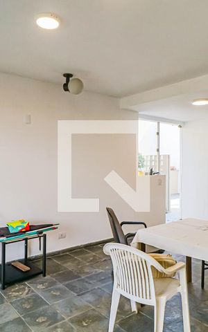 Casa de condomínio à venda com 560m², 4 quartos e 4 vagas Casa de condomínio à venda com 560m², 4 quartos e 4 vagasSala de jantar