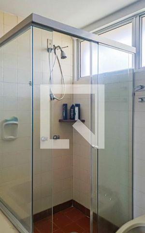 Casa de condomínio à venda com 560m², 4 quartos e 4 vagas Casa de condomínio à venda com 560m², 4 quartos e 4 vagasSuite - Banheiro