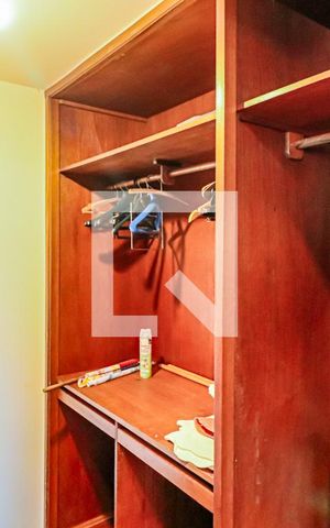 Casa de condomínio à venda com 560m², 4 quartos e 4 vagas Casa de condomínio à venda com 560m², 4 quartos e 4 vagasSuite - Closet