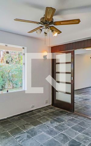 Casa de condomínio à venda com 560m², 4 quartos e 4 vagas Casa de condomínio à venda com 560m², 4 quartos e 4 vagasSala 02
