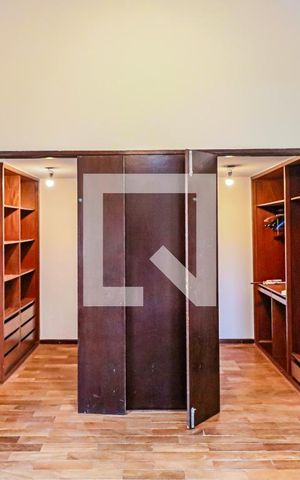 Casa de condomínio à venda com 560m², 4 quartos e 4 vagas Casa de condomínio à venda com 560m², 4 quartos e 4 vagasSuite - Closet