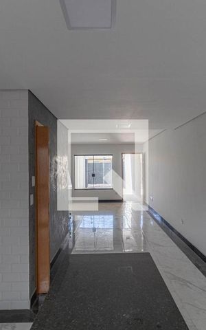 Casa à venda com 135m², 3 quartos e 2 vagas Casa à venda com 135m², 3 quartos e 2 vagasSala e Cozinha
