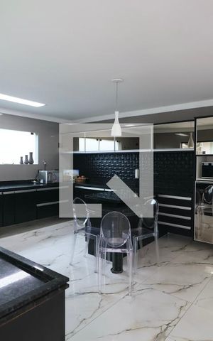 Casa para alugar com 600m², 5 quartos e 5 vagas Casa para alugar com 600m², 5 quartos e 5 vagasCozinha