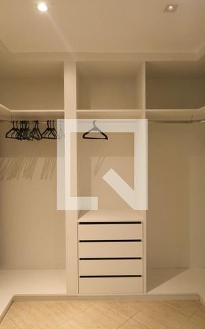 Casa para alugar com 600m², 5 quartos e 5 vagas Casa para alugar com 600m², 5 quartos e 5 vagasCloset da suíte 3