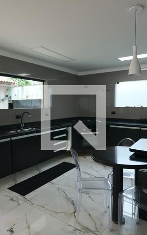 Casa para alugar com 600m², 5 quartos e 5 vagas Casa para alugar com 600m², 5 quartos e 5 vagasCozinha