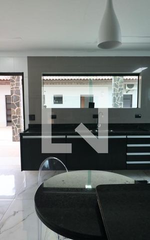 Casa para alugar com 600m², 5 quartos e 5 vagas Casa para alugar com 600m², 5 quartos e 5 vagasCozinha