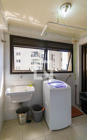 Apartamento à venda com 216m², 3 quartos e 4 vagas Apartamento à venda com 216m², 3 quartos e 4 vagasÁrea de Serviço