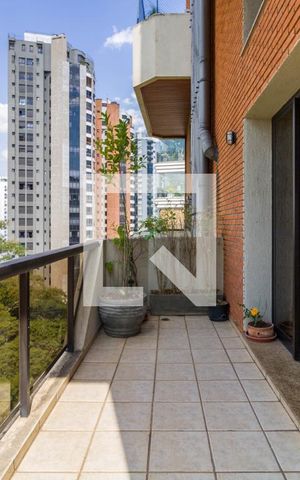 Apartamento à venda com 216m², 3 quartos e 4 vagas Apartamento à venda com 216m², 3 quartos e 4 vagasVaranda