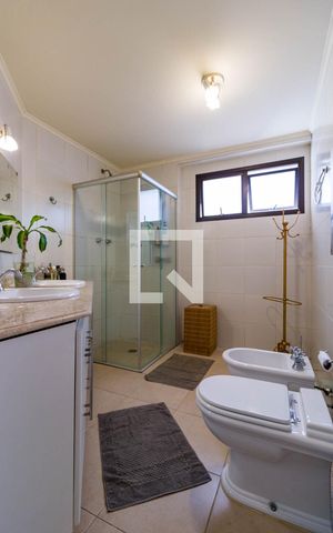 Apartamento à venda com 216m², 3 quartos e 4 vagas Apartamento à venda com 216m², 3 quartos e 4 vagasBanheiro Quarto 3