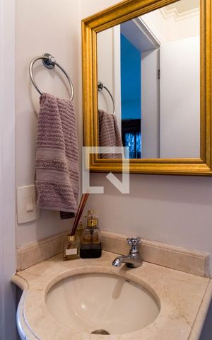 Apartamento à venda com 216m², 3 quartos e 4 vagas Apartamento à venda com 216m², 3 quartos e 4 vagasLavabo