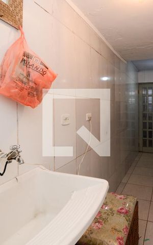 Casa à venda com 120m², 2 quartos e 2 vagas Casa à venda com 120m², 2 quartos e 2 vagasCozinha e Área de Serviço