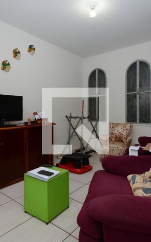 Casa à venda com 120m², 2 quartos e 2 vagas Casa à venda com 120m², 2 quartos e 2 vagasSala