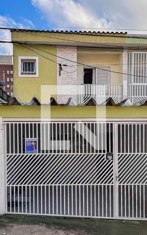 Casa à venda com 60m², 2 quartos e 2 vagasFachada 