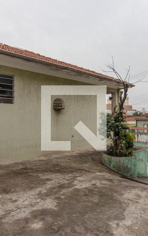 Casa à venda com 304m², 3 quartos e 4 vagas Casa à venda com 304m², 3 quartos e 4 vagasQuintal