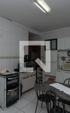 Casa à venda com 304m², 3 quartos e 4 vagas Casa à venda com 304m², 3 quartos e 4 vagasCozinha