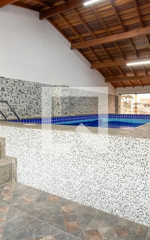 Casa para alugar com 315m², 3 quartos e 3 vagas Casa para alugar com 315m², 3 quartos e 3 vagasÁrea comum - Piscina