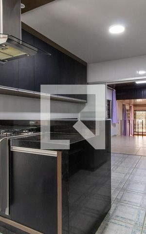 Casa para alugar com 315m², 3 quartos e 3 vagas Casa para alugar com 315m², 3 quartos e 3 vagasCozinha - Armários