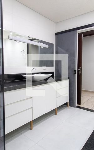 Casa para alugar com 315m², 3 quartos e 3 vagas Casa para alugar com 315m², 3 quartos e 3 vagasBanheiro da Suíte