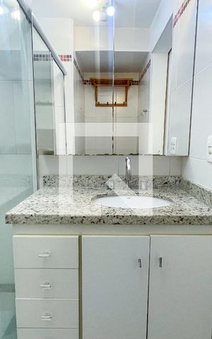 Apartamento para alugar com 85m², 2 quartos e 1 vaga Apartamento para alugar com 85m², 2 quartos e 1 vagaBanheiro
