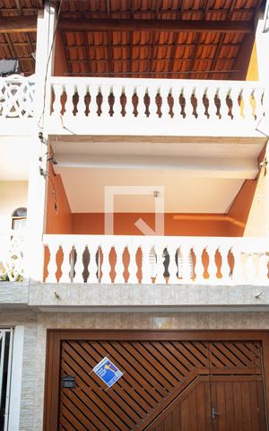 Casa à venda com 150m², 2 quartos e 1 vaga Casa à venda com 150m², 2 quartos e 1 vagaFachada