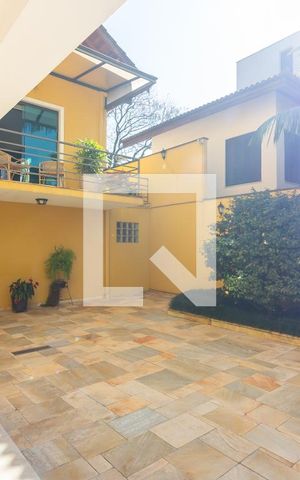 Casa de condomínio à venda com 445m², 4 quartos e 4 vagas Casa de condomínio à venda com 445m², 4 quartos e 4 vagasÁrea Gourmet