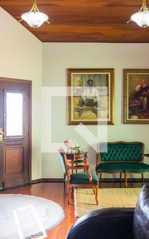 Casa de condomínio à venda com 445m², 4 quartos e 4 vagas Casa de condomínio à venda com 445m², 4 quartos e 4 vagasSala