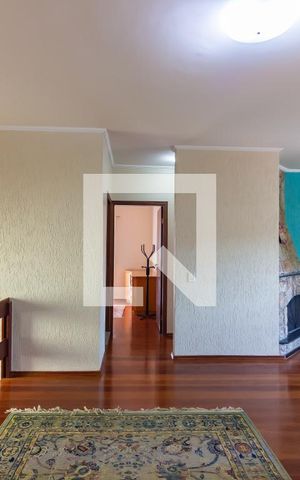Casa de condomínio à venda com 445m², 4 quartos e 4 vagas Casa de condomínio à venda com 445m², 4 quartos e 4 vagasSala de Estar