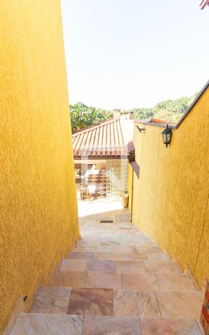 Casa de condomínio à venda com 445m², 4 quartos e 4 vagas Casa de condomínio à venda com 445m², 4 quartos e 4 vagasQuintal