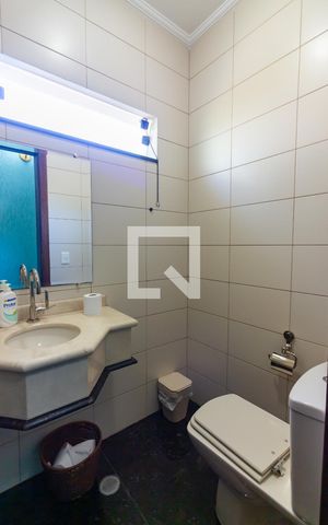 Casa de condomínio à venda com 445m², 4 quartos e 4 vagas Casa de condomínio à venda com 445m², 4 quartos e 4 vagasLavabo